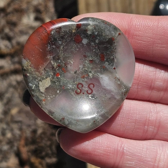 Heart-Shaped Stone Set - Picture 6 of 6